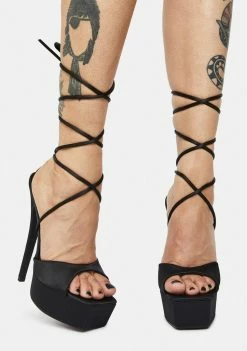 Public Desire Platforms Expose Platform Heels